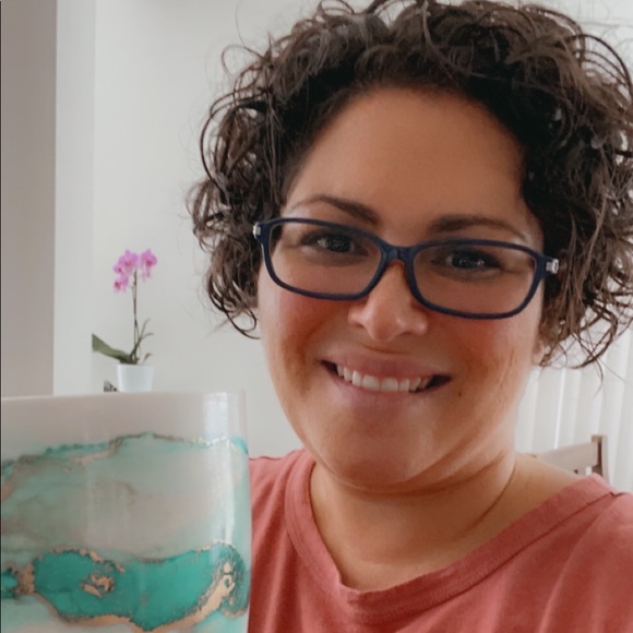 MEET YOUR POSHER - I’m Tara 💛 - Picture 11 of 11